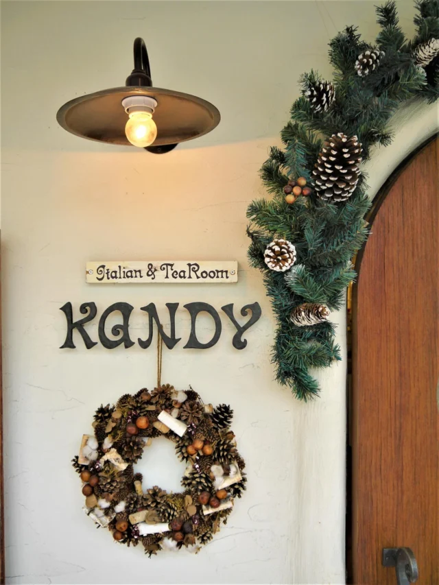 ✨🌲『　Ｘ’mas の　お知らせ　』🎄✨ 12月24日 . 25日 のディナータイム は クリスマスコース を ご用意いたしました🎁 ◎ 全７皿 の フルコース　6500円（税別） 　前菜３皿➕ピッツァ➕パスタ➕メインディッシュ 　デザート、コーヒー　 内容は 『 シェフのおまかせコース 』になりますので、 苦手な食材 や アレルギー等がございましたら、 ご予約の際にお伝えください。 ※12月24日.25日は アラカルト の ご用意はございませんので、ご了承ください。 みなさまの ご予約 お待ちしております😊 ⭐︎ ⭐︎ ⭐︎ ⭐︎ ⭐︎ ⭐︎ ⭐︎ ⭐︎ ⭐︎ ⭐︎ ⭐︎ ⭐︎ ⭐︎ ⭐︎ ⭐︎ ⭐︎ ⭐︎ ⭐︎ ⭐︎ ⭐︎ ⭐︎ ⭐︎ 大人気のランチコース の ご予約は、１１時〜１３時までの時間帯で ご予約を承っております。 満席になる事が多いので、ご予約がオススメです‼️ ご希望のお時間をお電話にてお伝え下さい。 苦手な食材やアレルギーなどございましたら、出来るだけご対応させて頂いておりますので、お気軽にご相談ください。 ※ 貸し切りをご希望の場合は、定休日（火、水）もご対応　　　　させて頂いております。 　少人数での 貸し切りも OKです👍 みなさまのご予約お待ちしております😊 元町の隠れ家イタリアン🇮🇹 Italian ＆TeaRoom KANDY 〜キャンディ〜 045-633-3301 #Italia&TeaRoomKANDY#kandy#元町ランチ#元町ディナー#横浜元町ランチ #横浜元町ディナー#横浜元町イタリアン #横浜イタリアン#横浜元町kandy #横浜元町キャンディ#イタリアンキャンディ #元町キャンディ #italian kandy#motomachi #yokohama #yokohamamotomachi#元町kandy#裏元町